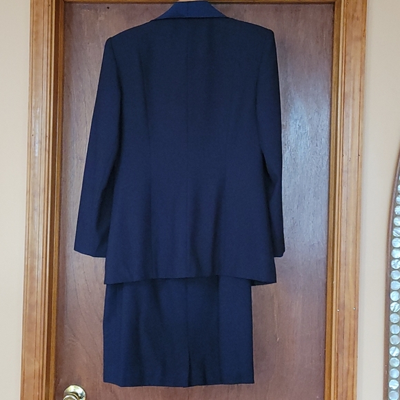 Suit - Picture 2 of 3